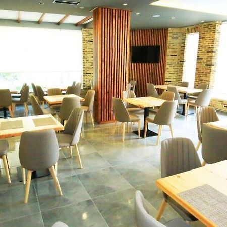 Hotel Rean Голем Екстериор снимка